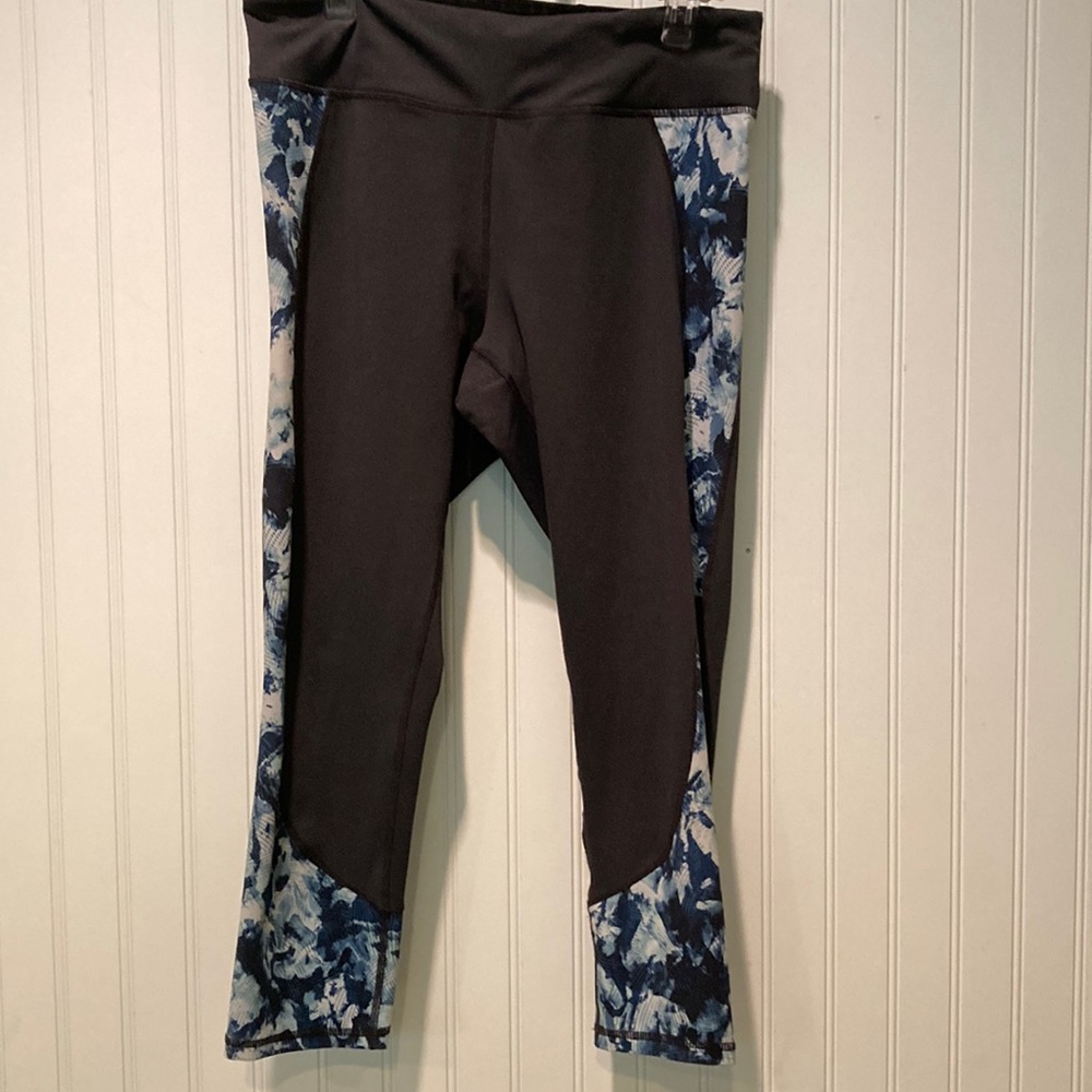 GAIAM Capri Leggings Size Large